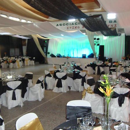 Hotel Euzko Alkartasuna Macachín Екстериор снимка