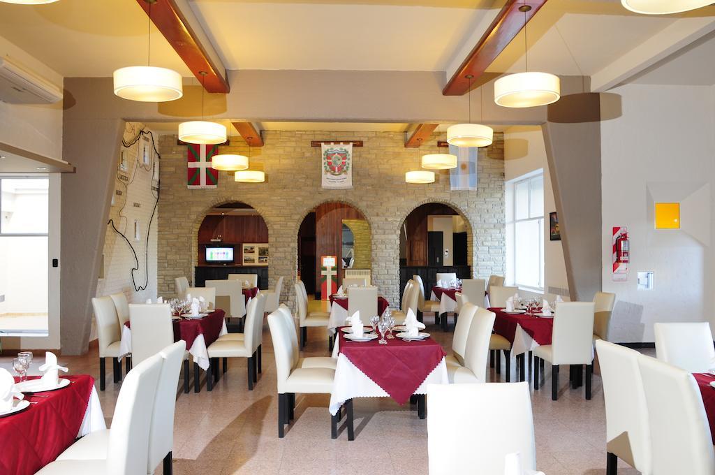 Hotel Euzko Alkartasuna Macachín Екстериор снимка