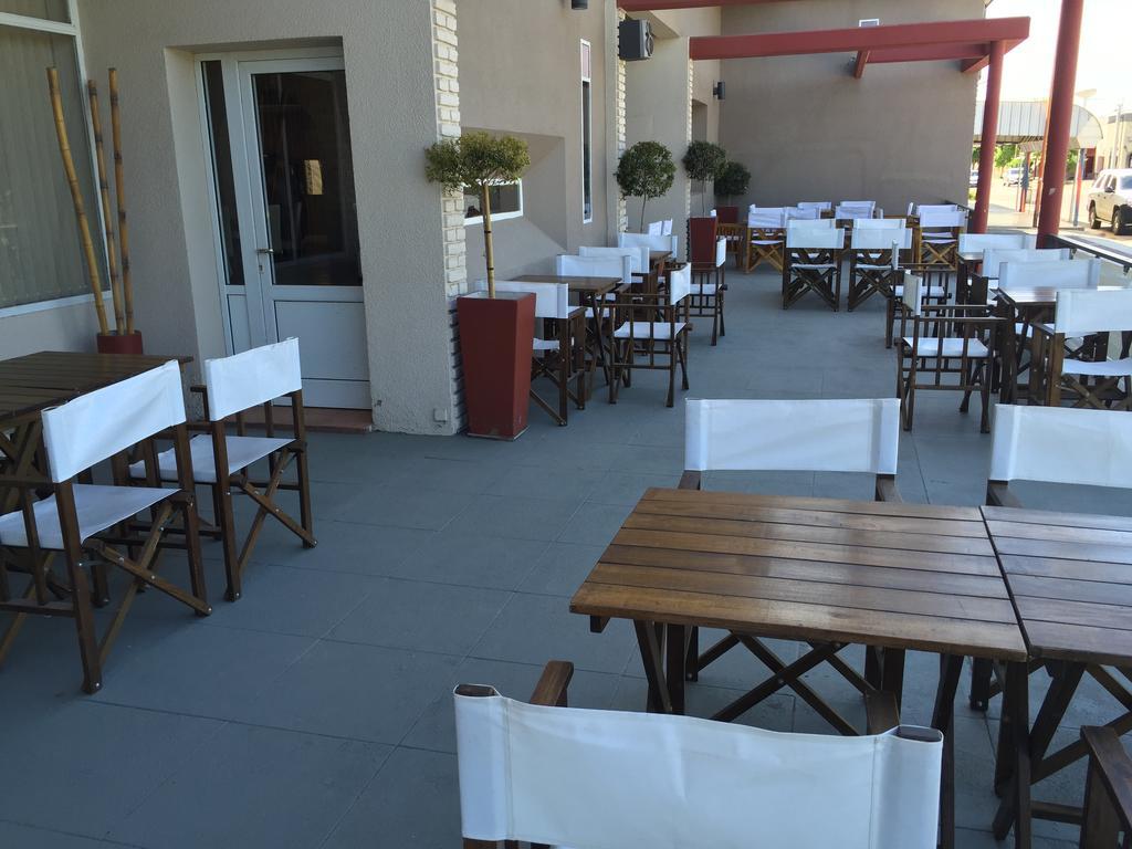 Hotel Euzko Alkartasuna Macachín Екстериор снимка