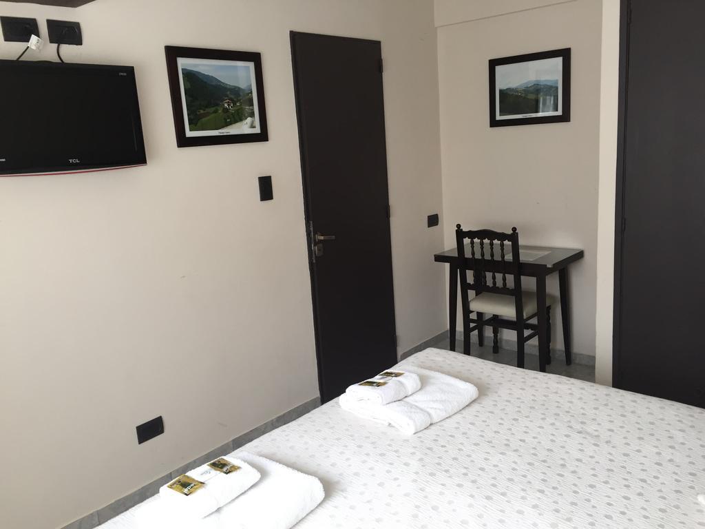 Hotel Euzko Alkartasuna Macachín Екстериор снимка